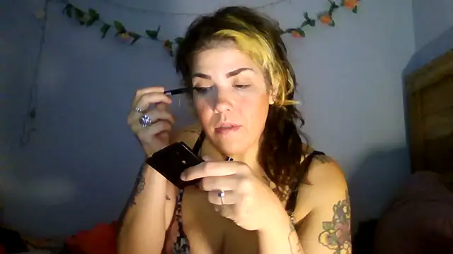 Snapshot of thickasstley chatting on May 31, 2026, 6:31 pm thickasstley online show from May 31, 2026, 6:31 pm