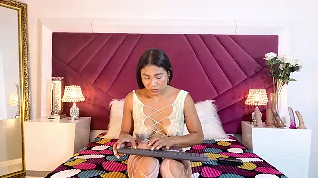 VeraGarnier online show from April 11, 2026, 7:28 pm