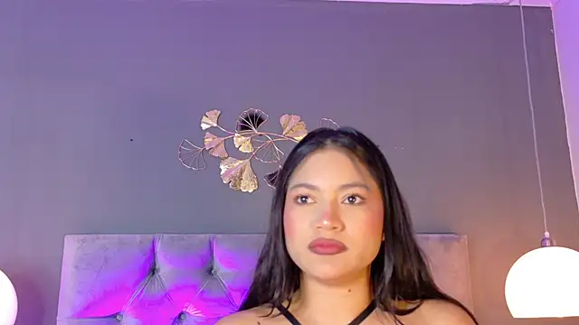 kendalFox  online show from April 3, 2026, 2:07 am