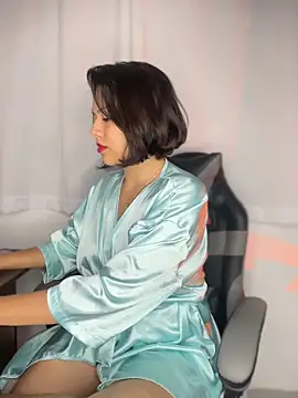 Valen Sky online show from November 26, 2025, 4:34 am