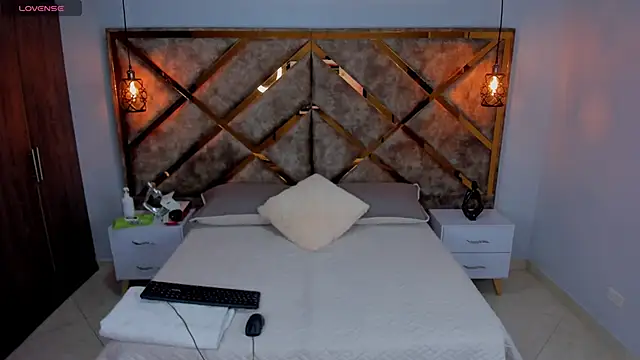 Lucia jane online show from April 11, 2026, 7:28 pm