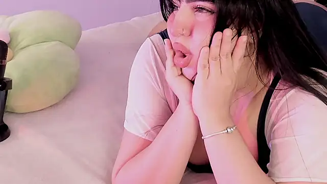 Camila Matinez  online show from September 15, 2025, 12:55 am