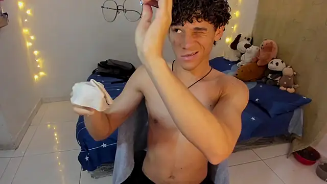 Tom Blues online show from December 15, 2025, 12:55 pm