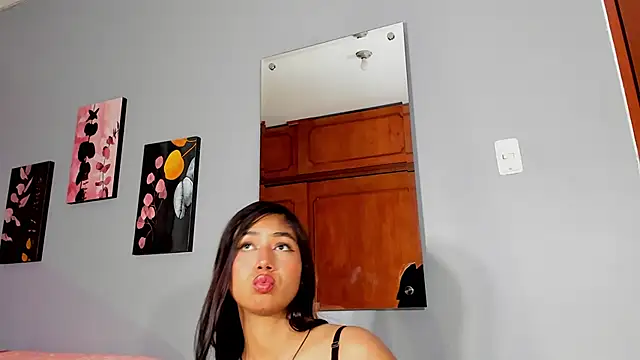 KimTayloor1 online show from September 23, 2025, 6:59 pm