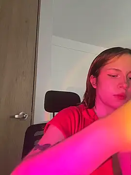 aliciia 23 online show from April 15, 2026, 10:32 pm