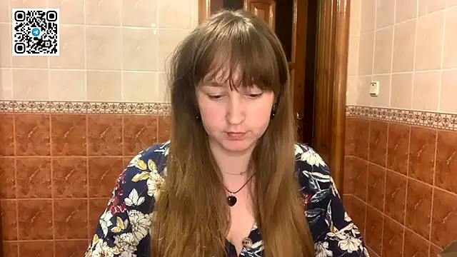 MaroonMoon  online show from September 18, 2025, 7:28 pm