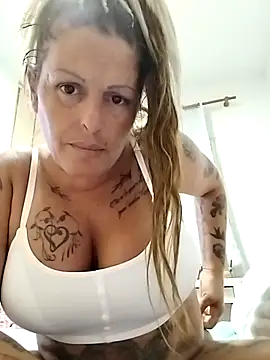 canariamorbosa online show from October 1, 2025, 9:51 pm