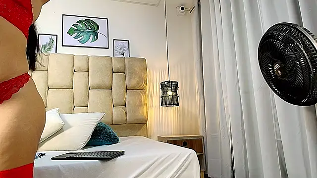 elizawiliamst online show from October 2, 2025, 11:57 am