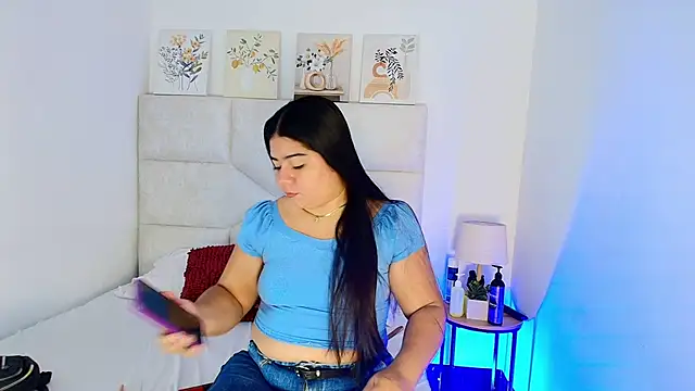 elizawiliamst online show from May 19, 2026, 11:50 am