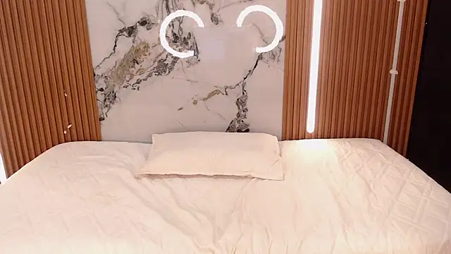 tiffany lee6 online show from November 20, 2025, 12:17 pm