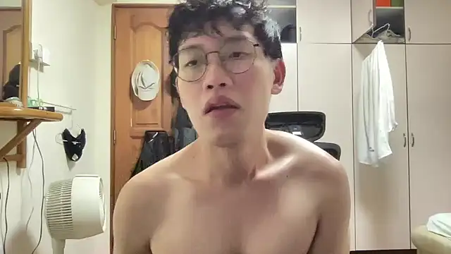 Passionatetwink2 online show from October 11, 2025, 2:18 pm