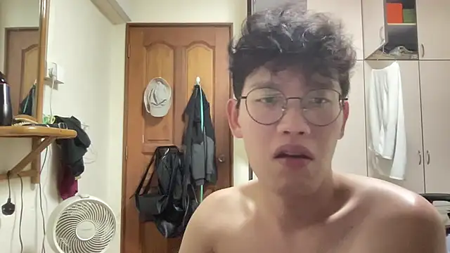 Passionatetwink2 online show from September 24, 2025, 11:50 am