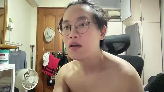 Snapshot of Passionatetwink2 chatting on March 11, 2026, 12:10 pm Passionatetwink2 online show from March 11, 2026, 12:10 pm