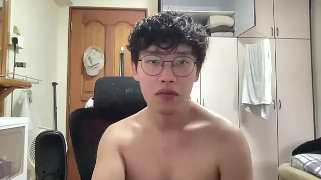 Passionatetwink2 online show from February 28, 2026, 7:52 am