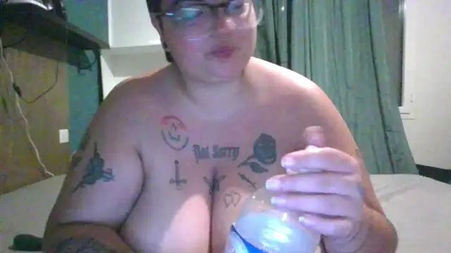 Snapshot of PirateXL chatting on June 8, 2026, 1:28 am PirateXL online show from June 8, 2026, 1:28 am