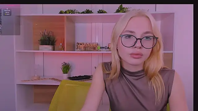 mila glow1 online show from October 16, 2025, 9:06 am