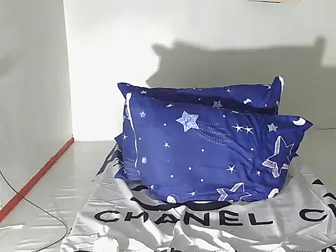 angelcum000 online show from October 28, 2025, 10:36 am