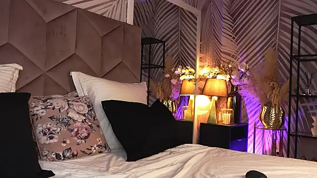 EvaRhea online show from March 25, 2026, 4:12 am