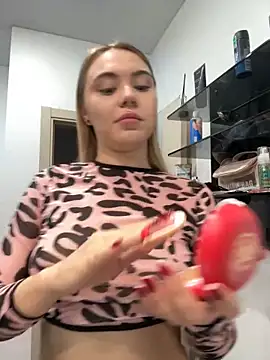 LunaMillie online show from September 11, 2025, 8:25 am