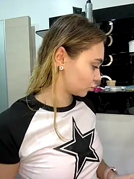 LunaMillie online show from October 21, 2025, 9:09 am