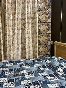 SIZZLER 1100 online show from September 26, 2025, 9:21 pm