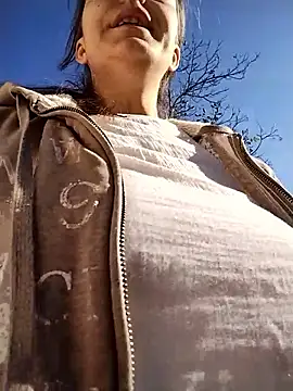 Snapshot of LenaBloomy chatting on November 2, 2025, 12:21 pm LenaBloomy online show from November 2, 2025, 12:21 pm