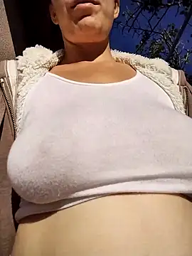 Snapshot of LenaBloomy chatting on October 29, 2025, 12:37 pm LenaBloomy online show from October 29, 2025, 12:37 pm