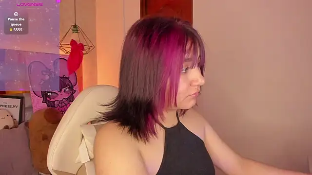 sophiievv online show from December 15, 2025, 6:25 pm