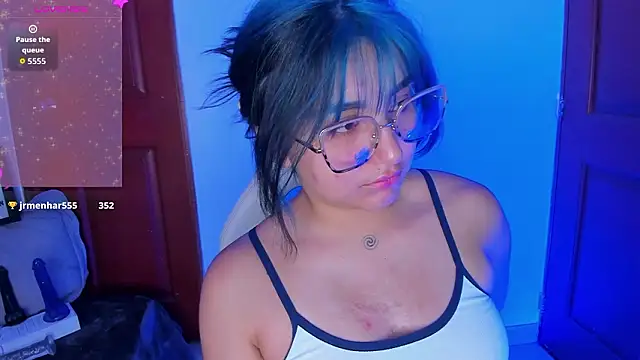 sophiievv online show from February 12, 2026, 7:19 am