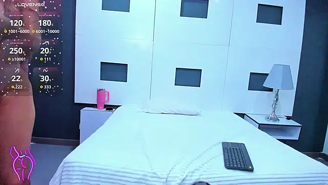 MarcelaLima online show from September 13, 2025, 12:16 pm