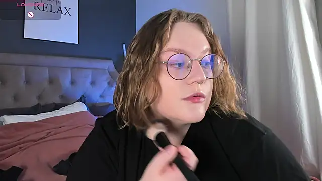 Snapshot of Alissa_S chatting on October 8, 2025, 1:23 pm Alissa S online show from October 8, 2025, 1:23 pm