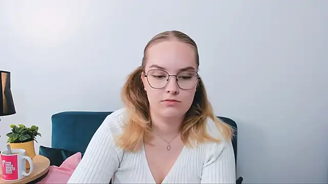 AliceCrazy69 online show from September 25, 2025, 1:17 pm