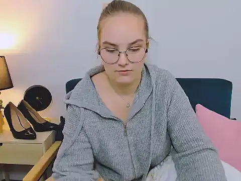 AliceCrazy69 online show from November 17, 2025, 3:27 pm