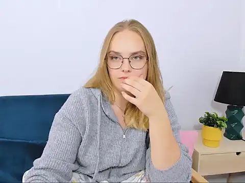 AliceCrazy69 online show from October 17, 2025, 12:07 pm