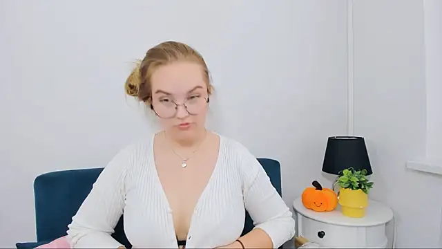 AliceCrazy69 online show from November 14, 2025, 1:04 pm