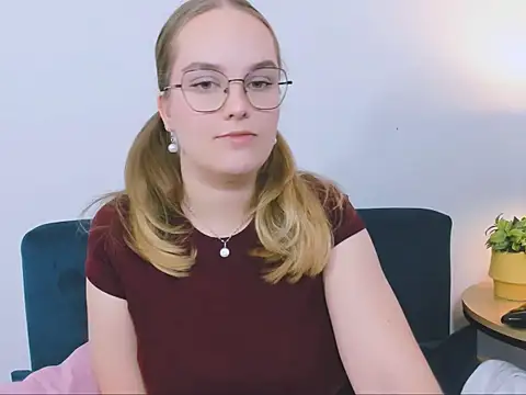 AliceCrazy69 online show from December 19, 2025, 1:02 pm