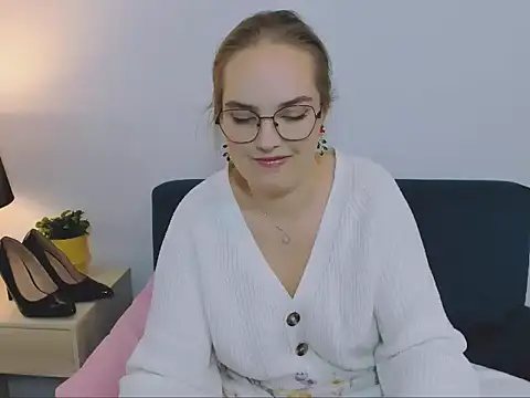 AliceCrazy69 online show from December 2, 2025, 4:19 pm