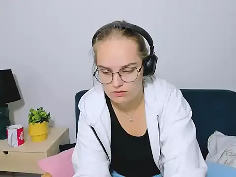 AliceCrazy69 online show from October 5, 2025, 4:25 am