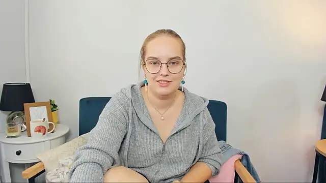 AliceCrazy69 online show from September 17, 2025, 6:26 am