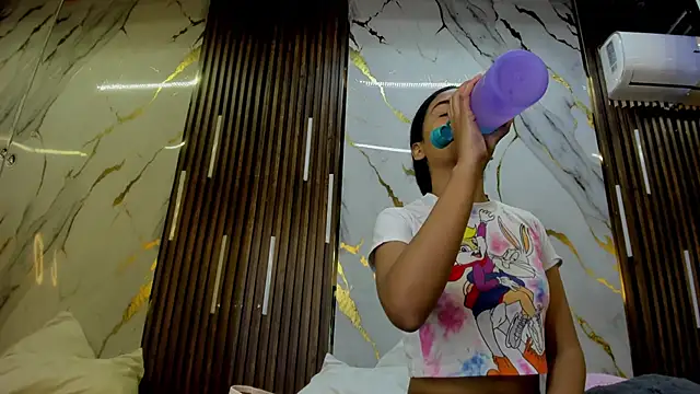 VictoriaDuart online show from October 20, 2025, 7:58 pm