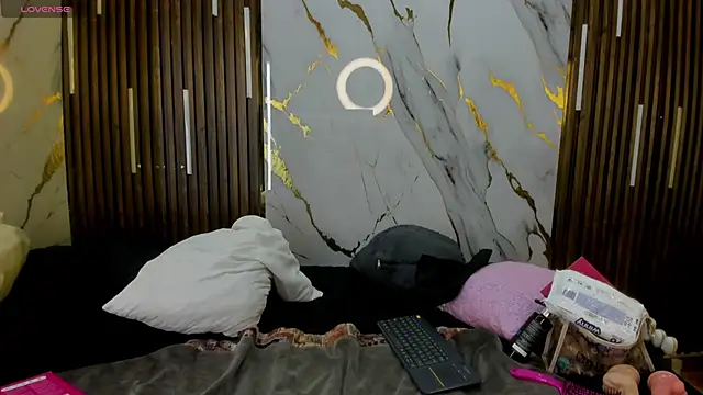 VictoriaDuart online show from October 26, 2025, 8:42 pm