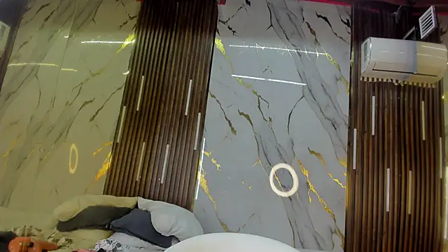 VictoriaDuart online show from January 5, 2026, 7:39 pm