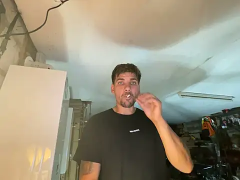str8boyx online show from June 7, 2026, 7:19 pm