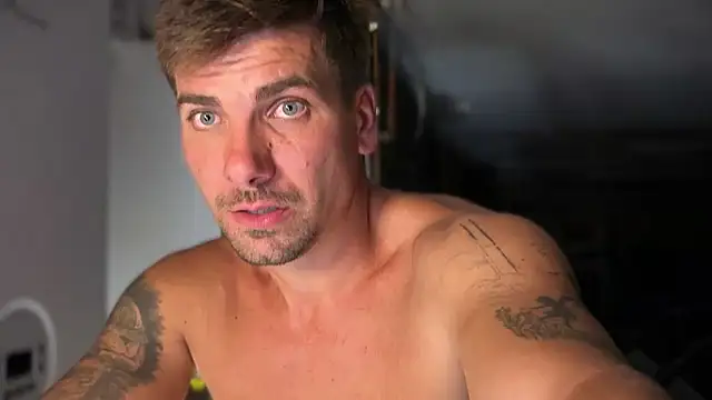 str8boyx online show from August 3, 2026, 10:58 pm