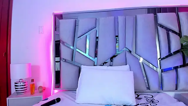  valeria saenz  online show from October 6, 2025, 2:24 am