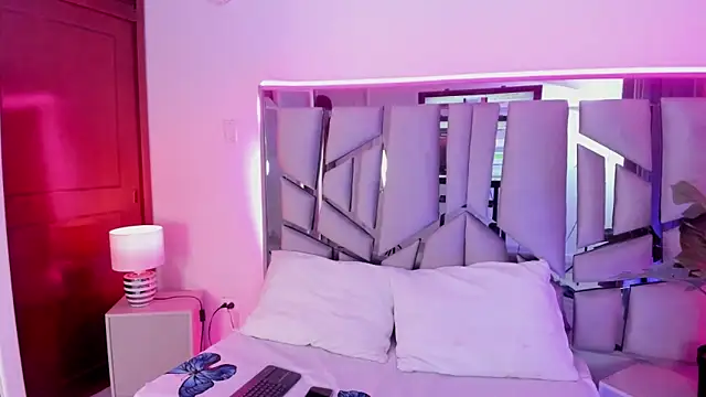  valeria saenz  online show from September 29, 2025, 2:07 am