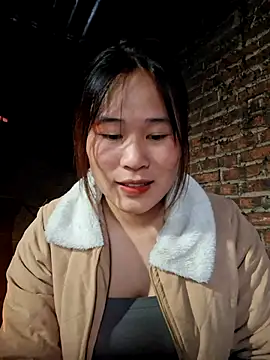 ALIENHR38 online show from November 3, 2025, 1:11 am