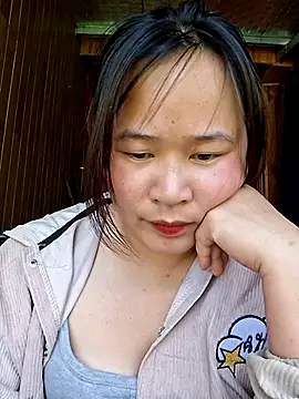 Snapshot of ALIENHR38 chatting on May 13, 2026, 7:59 am ALIENHR38 online show from May 13, 2026, 7:59 am