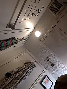 Snapshot of MRTATTWO chatting on November 24, 2025, 9:53 am MRTATTWO online show from November 24, 2025, 9:53 am