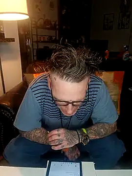 Snapshot of MRTATTWO chatting on October 3, 2025, 5:31 am MRTATTWO online show from October 3, 2025, 5:31 am